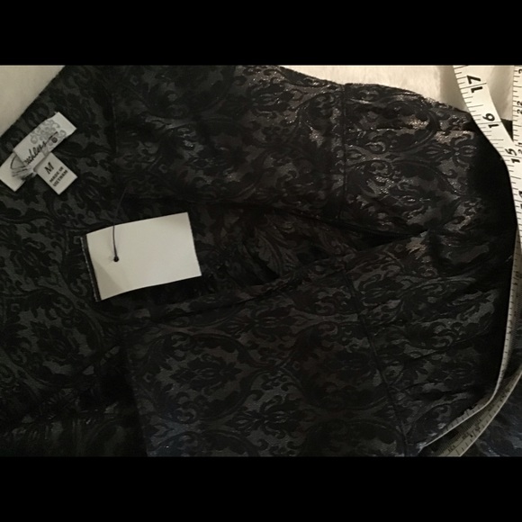 Women’s medium side zip and hook skirt - Picture 4 of 7